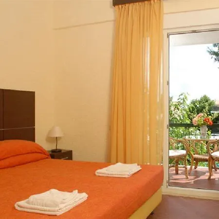 Feakion Hotel 2*
